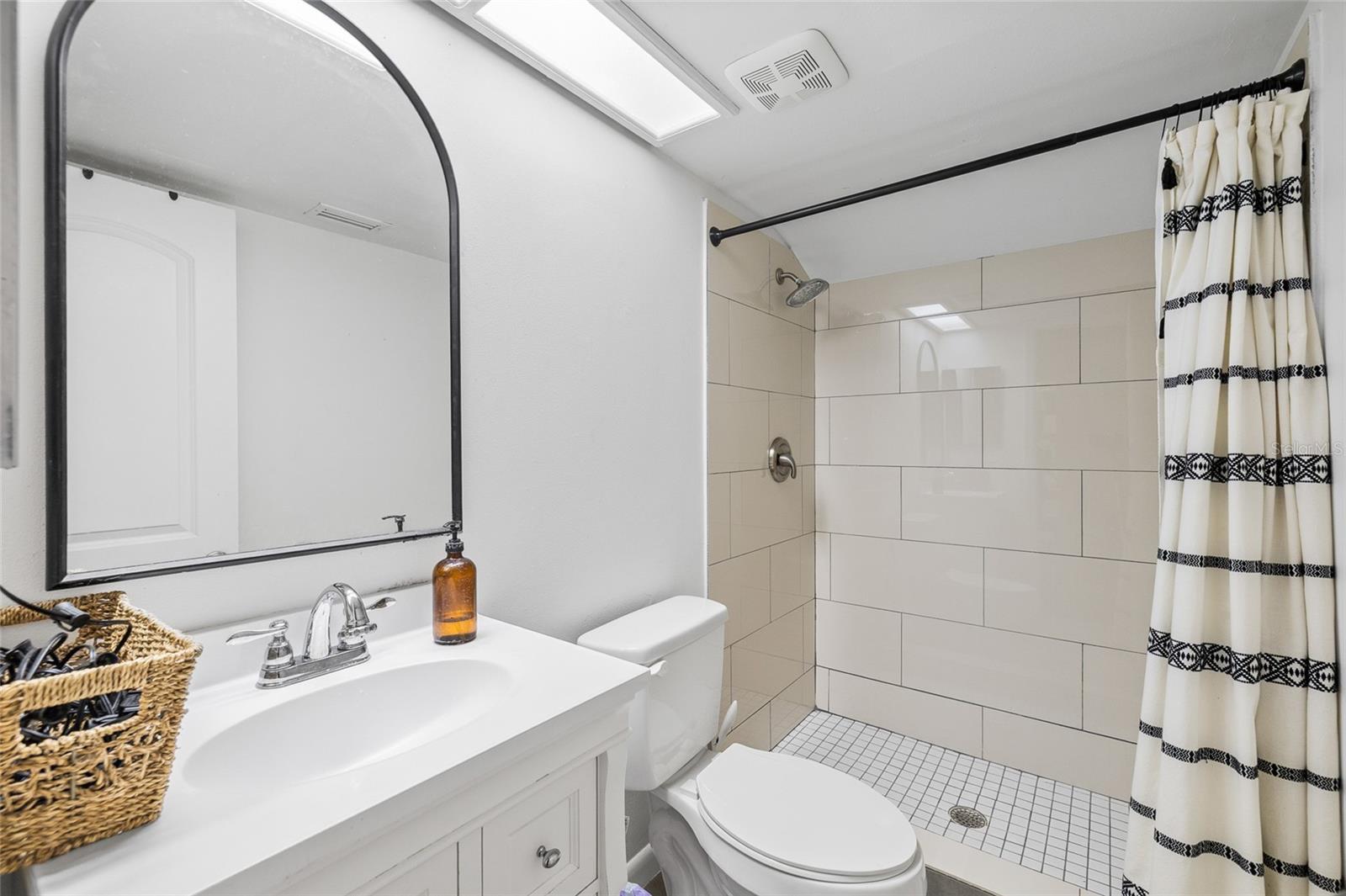 10908 GILLETTE AVE — photo 21