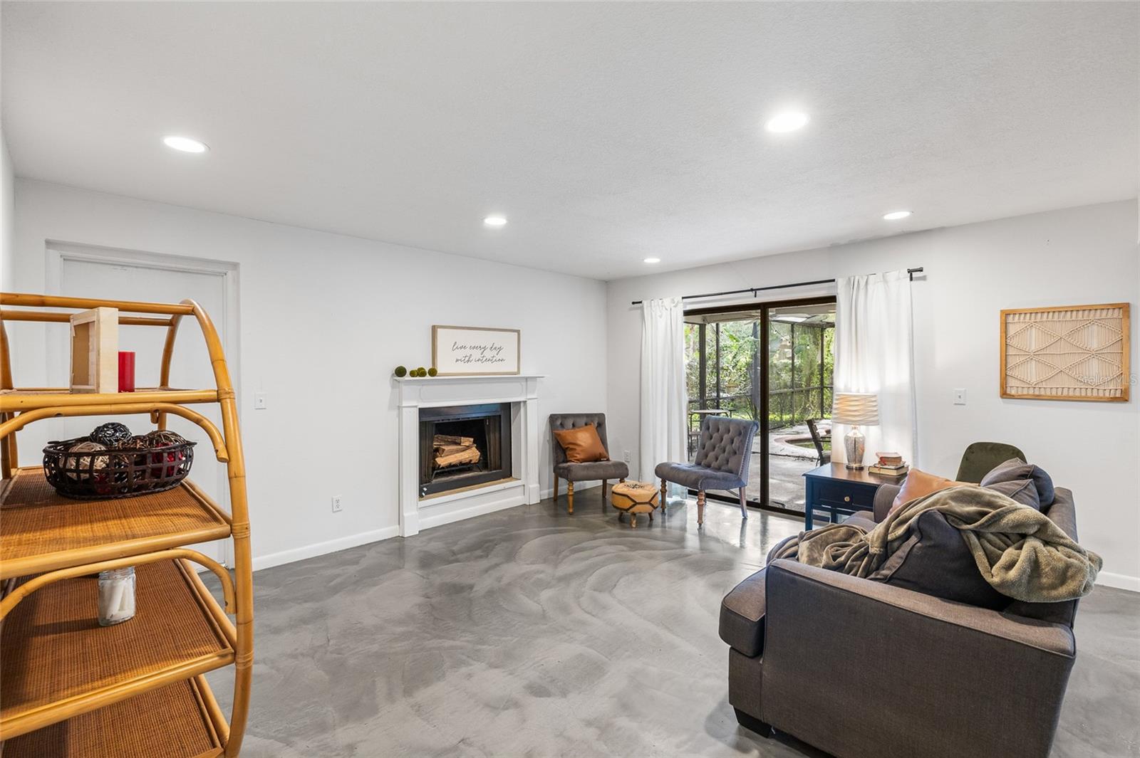 10908 GILLETTE AVE — photo 6