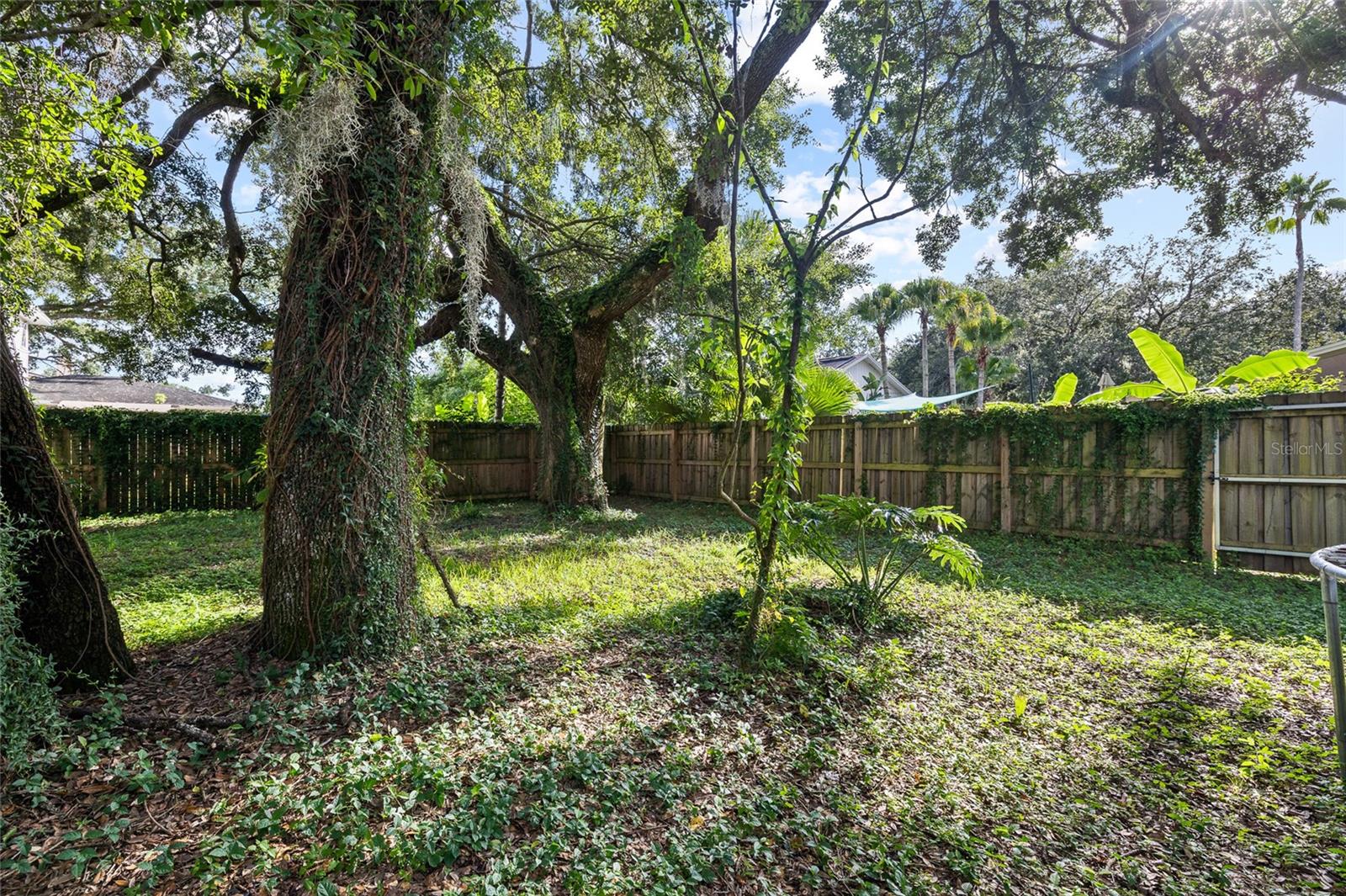 10908 GILLETTE AVE — photo 28