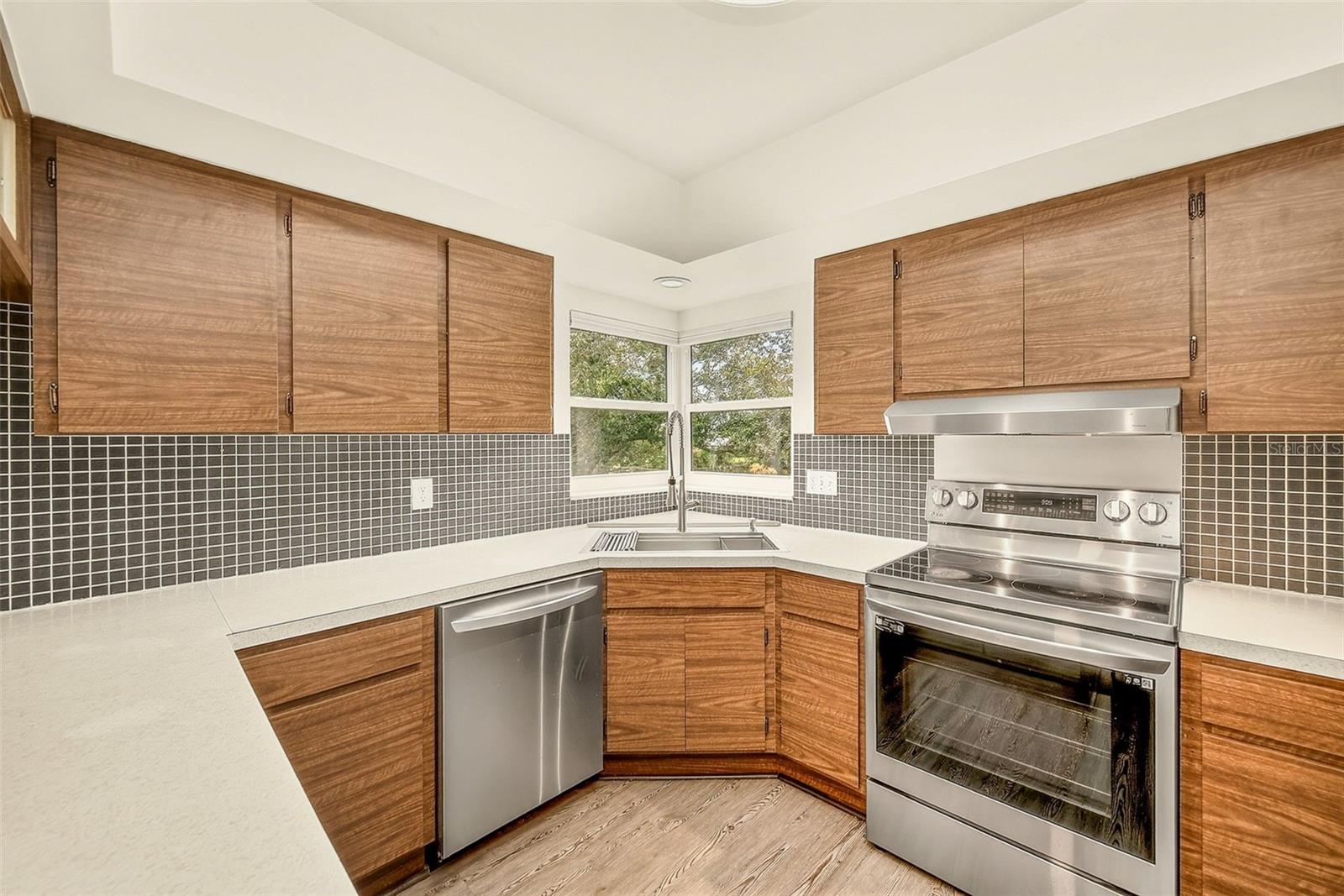 25 COUNTRY CLUB DR — photo 12