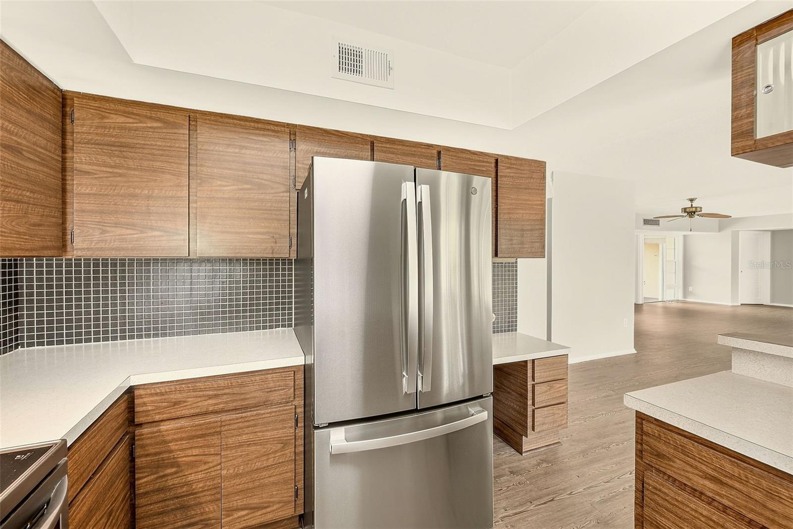 25 COUNTRY CLUB DR — photo 14