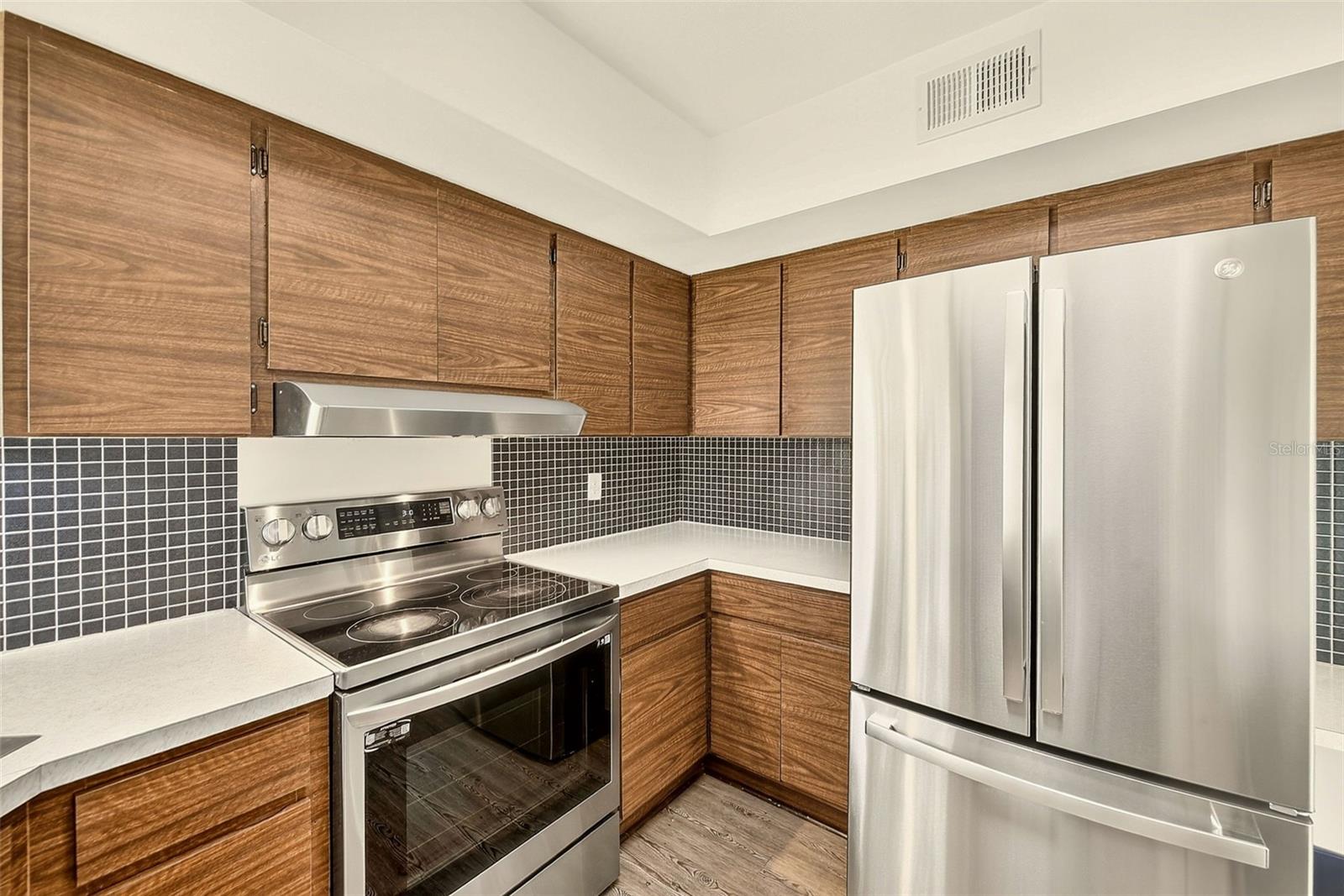 25 COUNTRY CLUB DR — photo 13