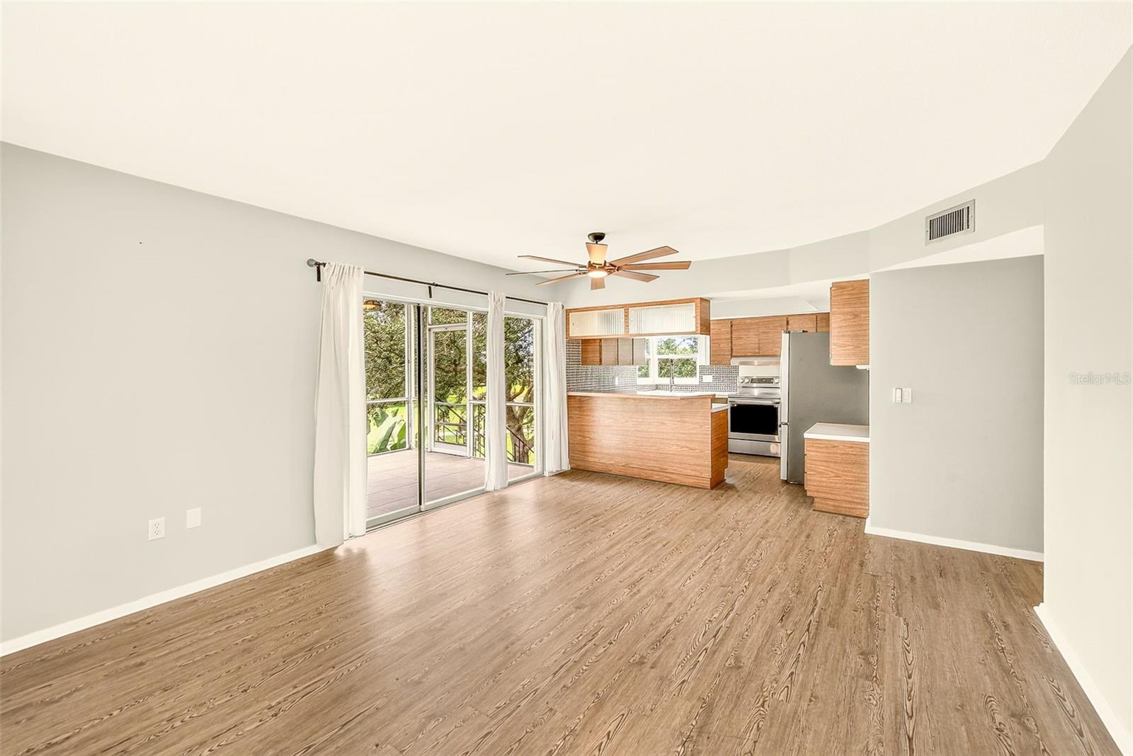 25 COUNTRY CLUB DR — photo 8