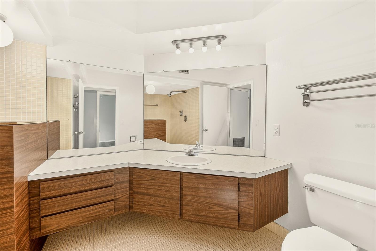 25 COUNTRY CLUB DR — photo 28