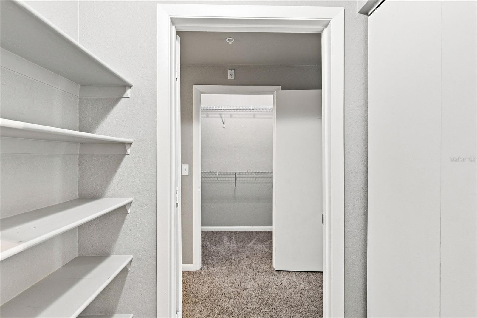 2410 W AZEELE ST #216 — photo 18