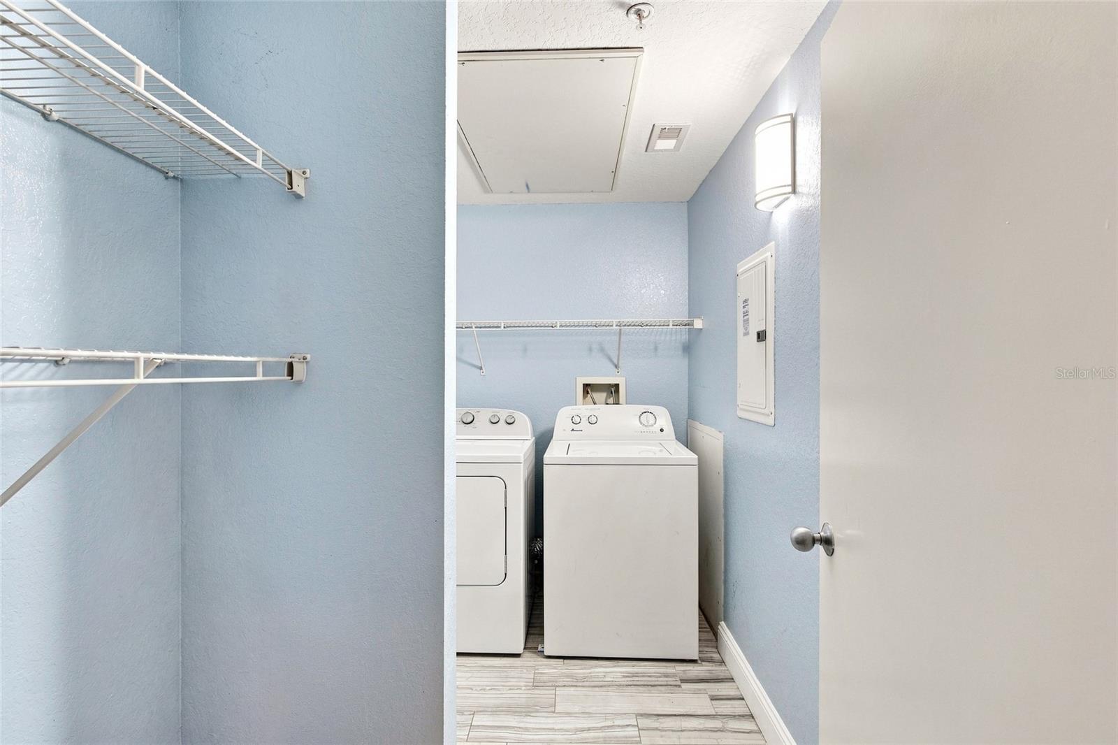 2410 W AZEELE ST #216 — photo 19