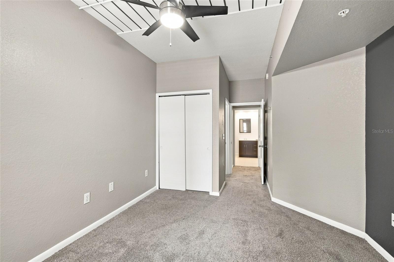 2410 W AZEELE ST #216 — photo 16