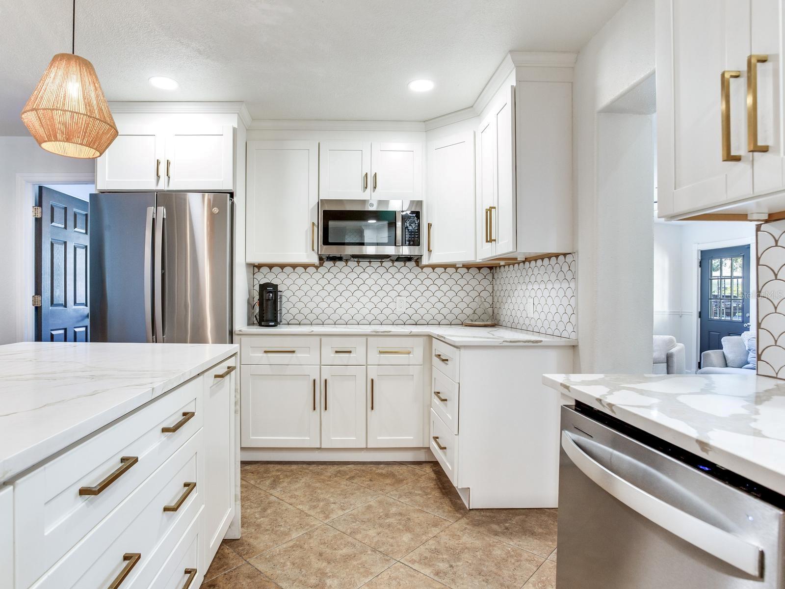 2911 W WINTHROP RD — photo 11