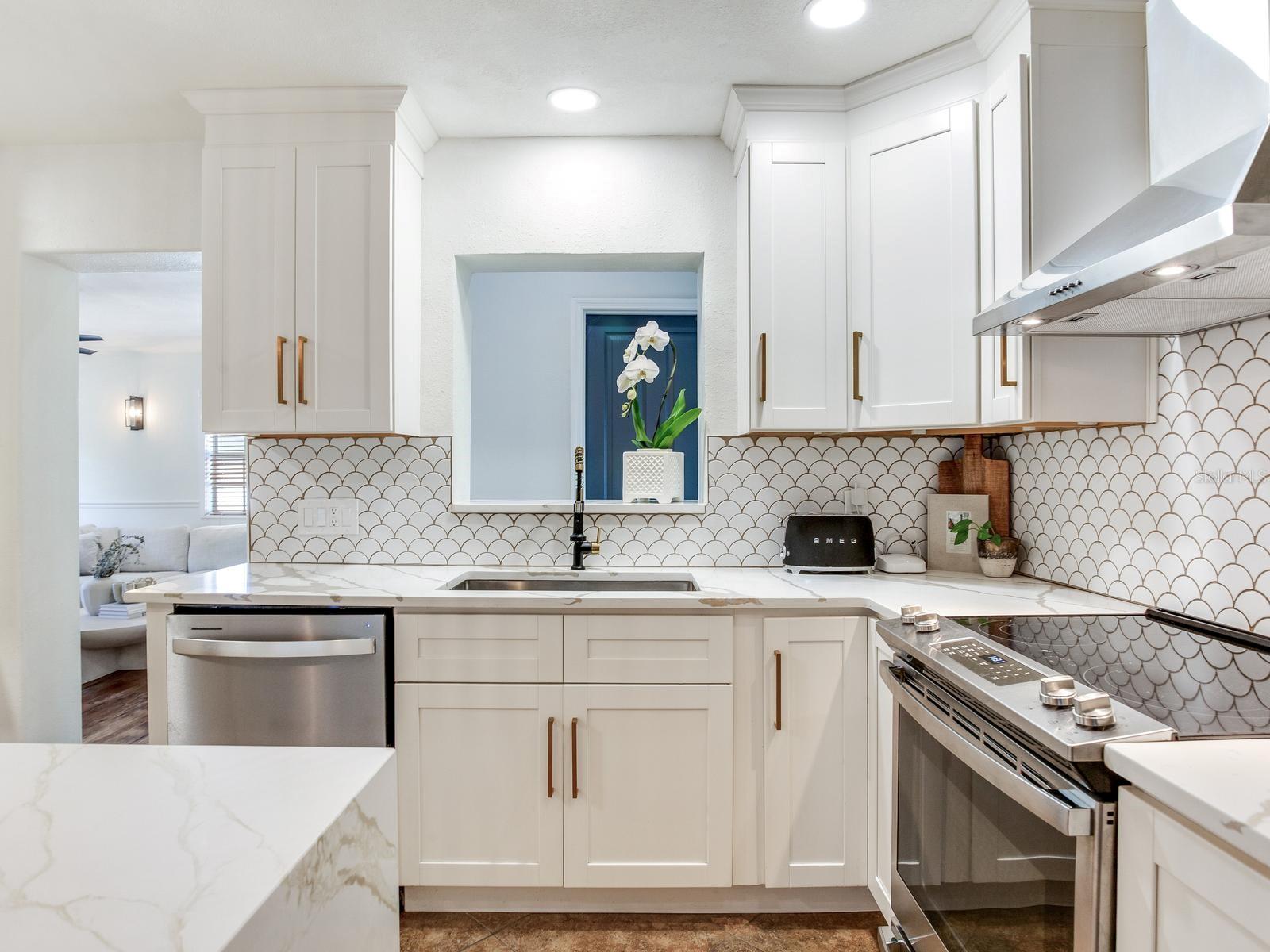 2911 W WINTHROP RD — photo 10