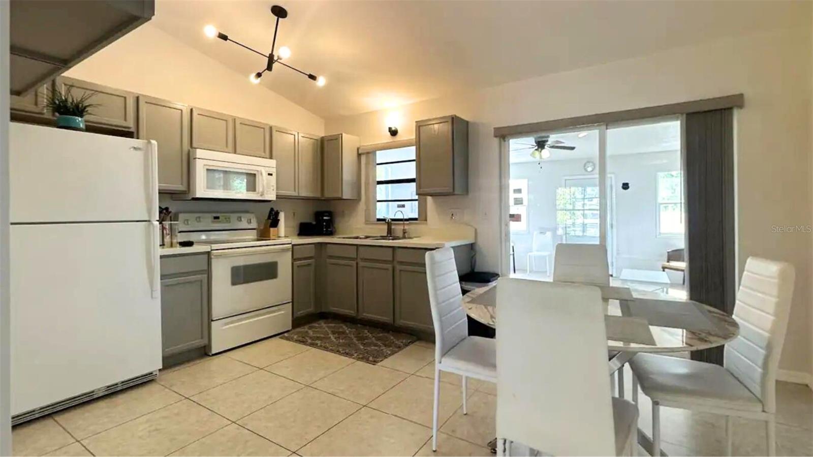 13248 HELM ST — photo 3