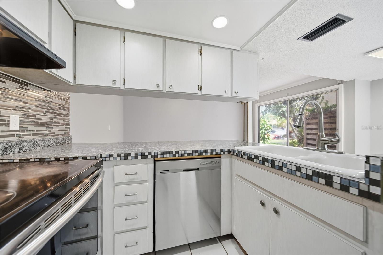 912 BYRON LN #5C — photo 31