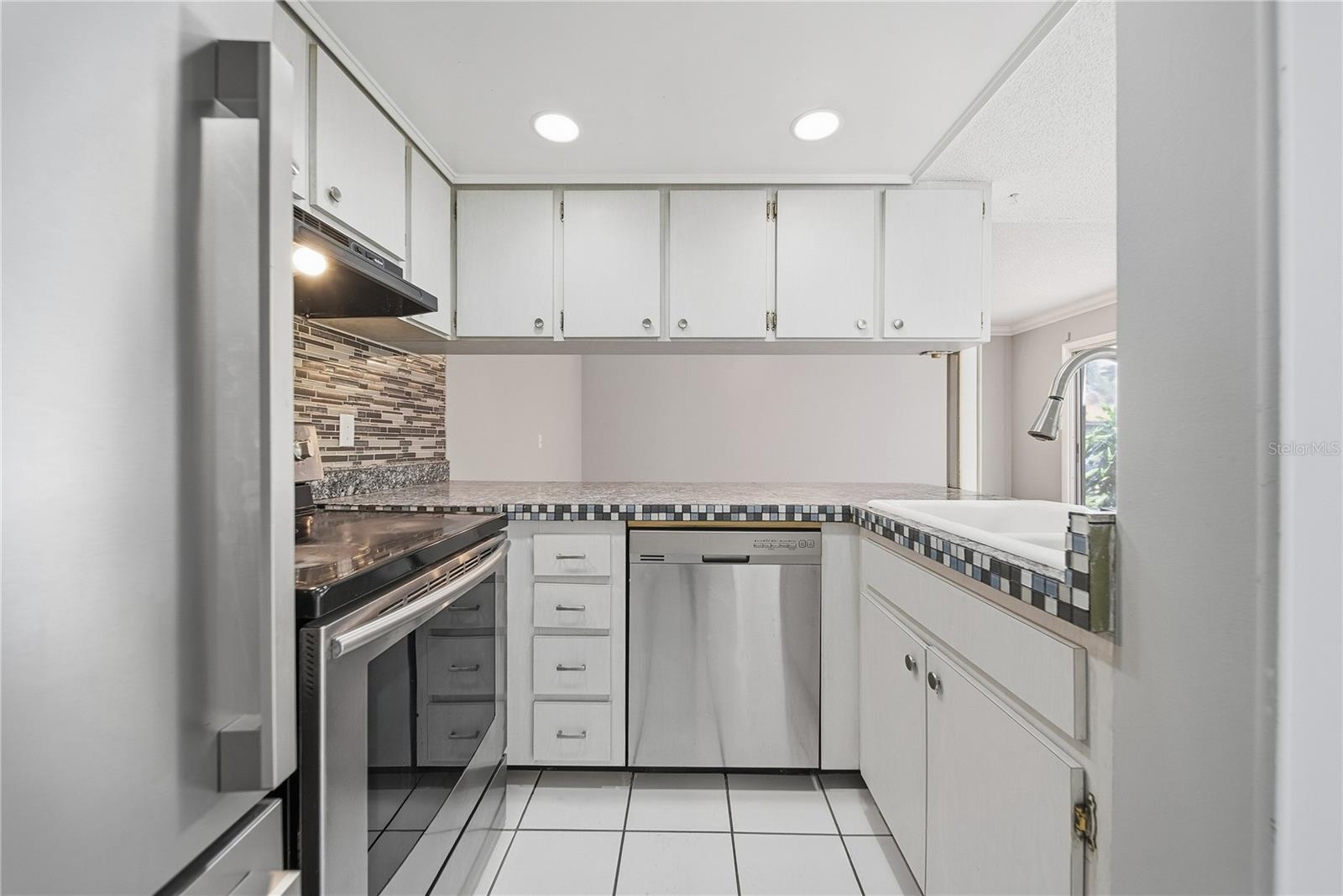 912 BYRON LN #5C — photo 10