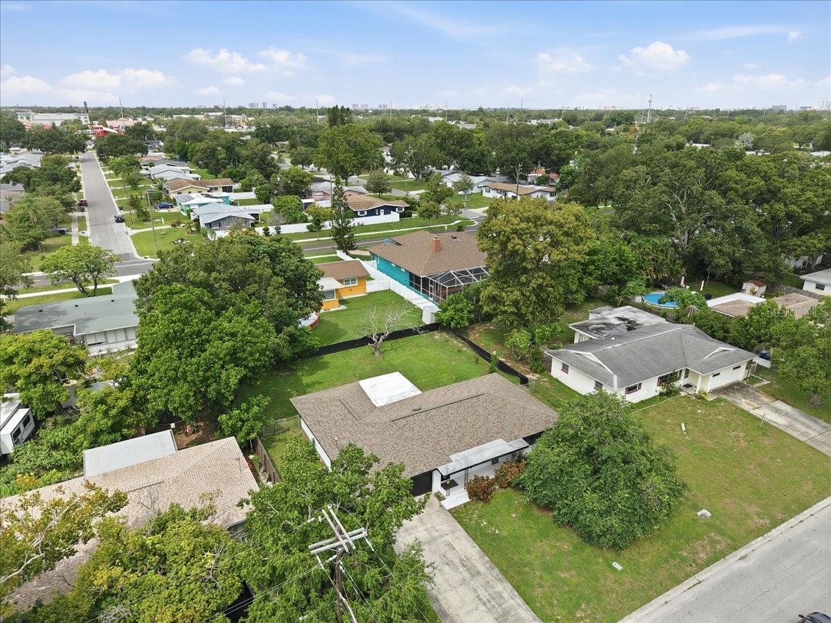 1860 ALBERTA DR — photo 26