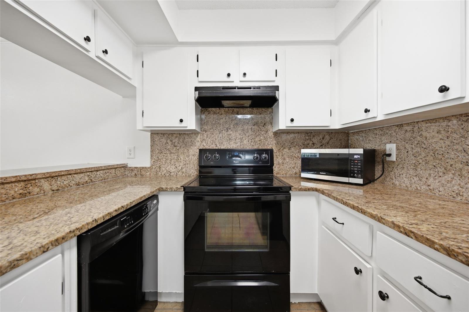 601 BAINBRIDGE DR — photo 9
