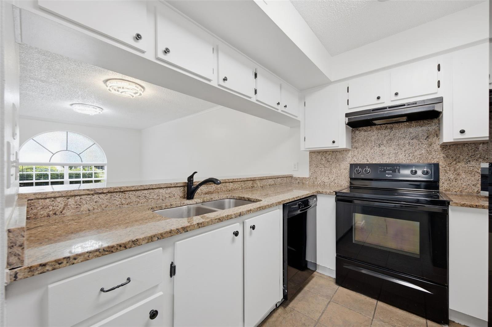 601 BAINBRIDGE DR — photo 8