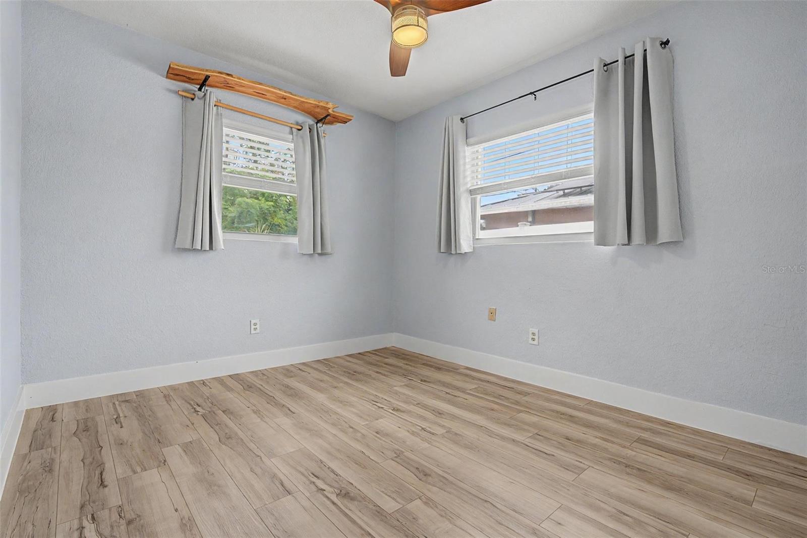 1304 PARKWOOD ST — photo 10