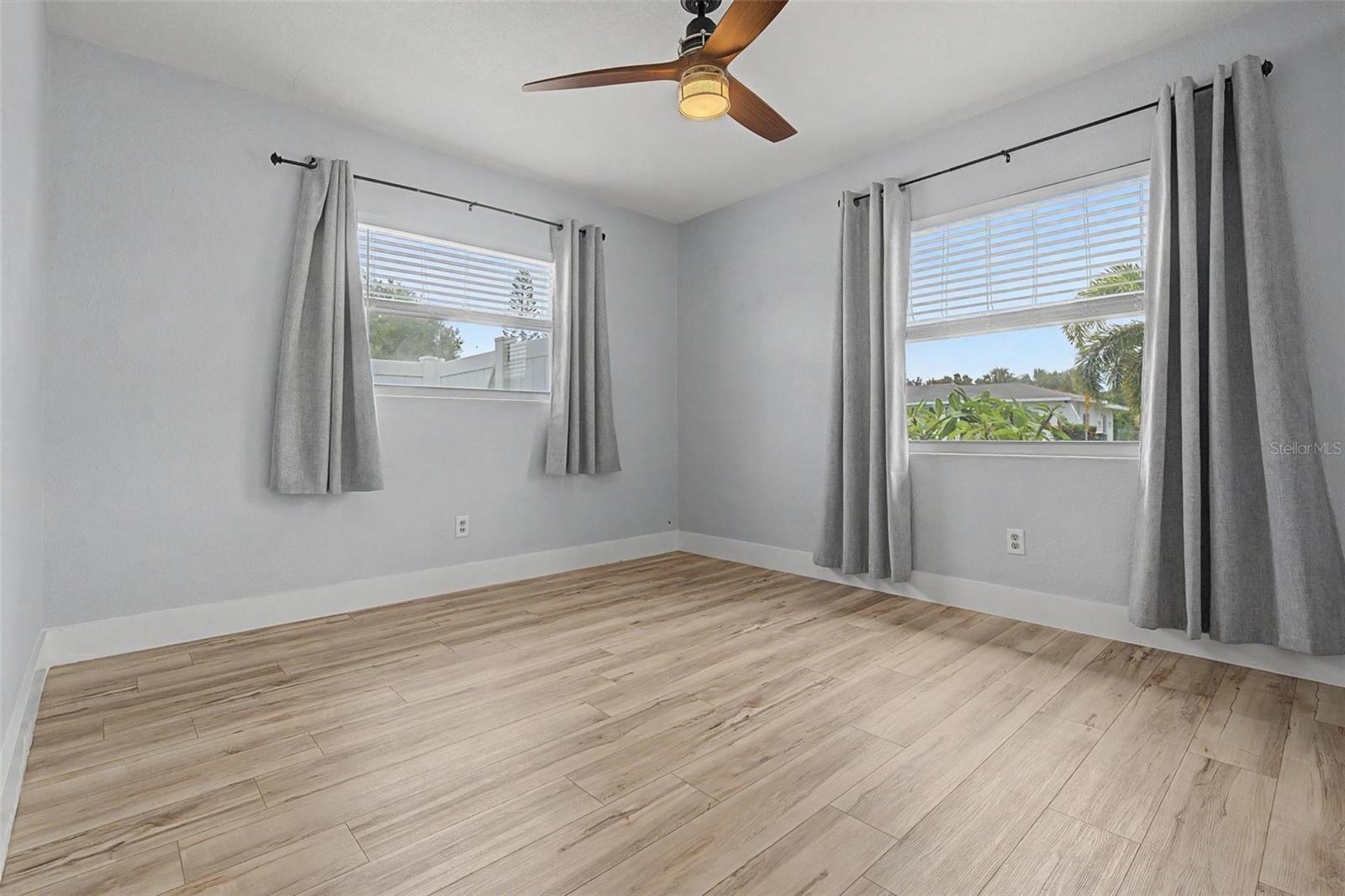 1304 PARKWOOD ST — photo 8