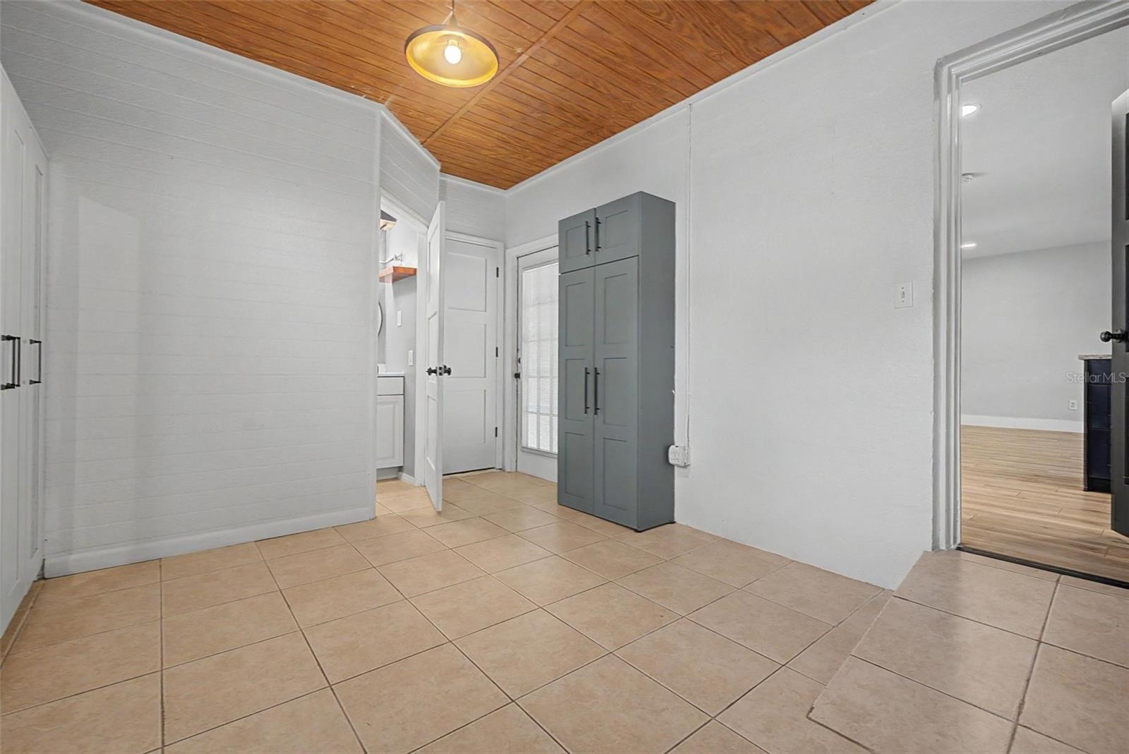 1304 PARKWOOD ST — photo 14