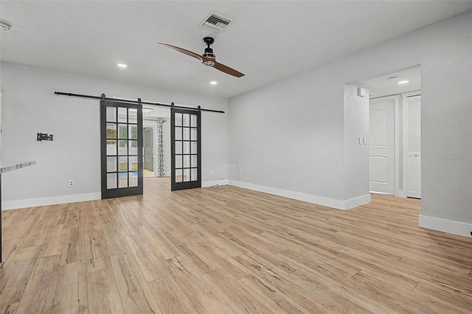 1304 PARKWOOD ST — photo 11