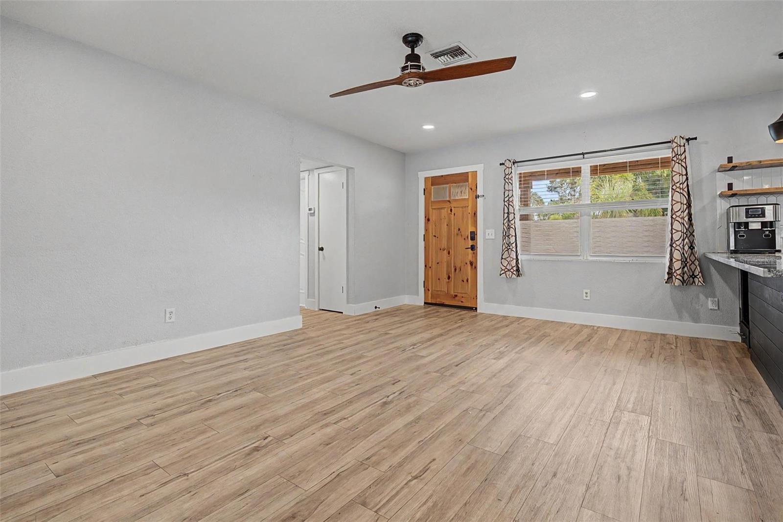 1304 PARKWOOD ST — photo 17