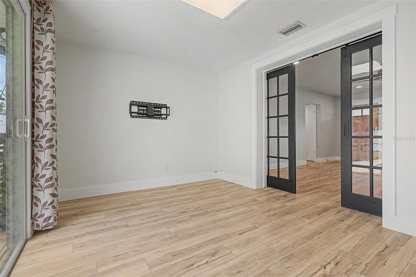 1304 PARKWOOD ST — photo 13