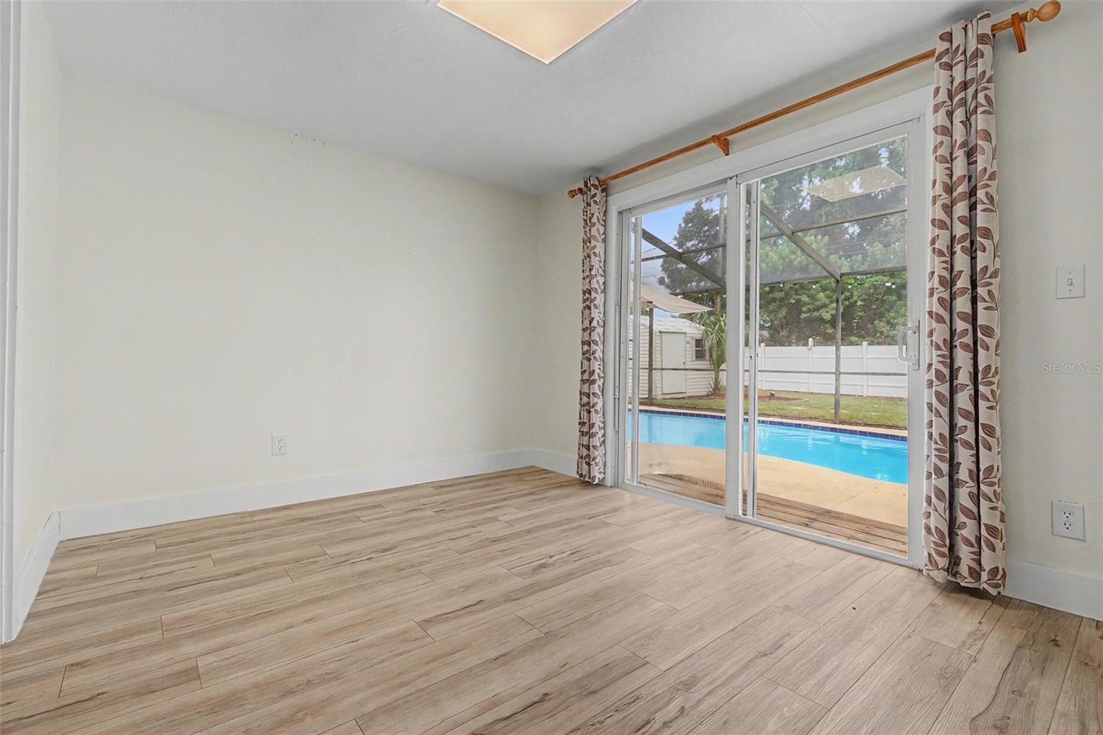 1304 PARKWOOD ST — photo 12