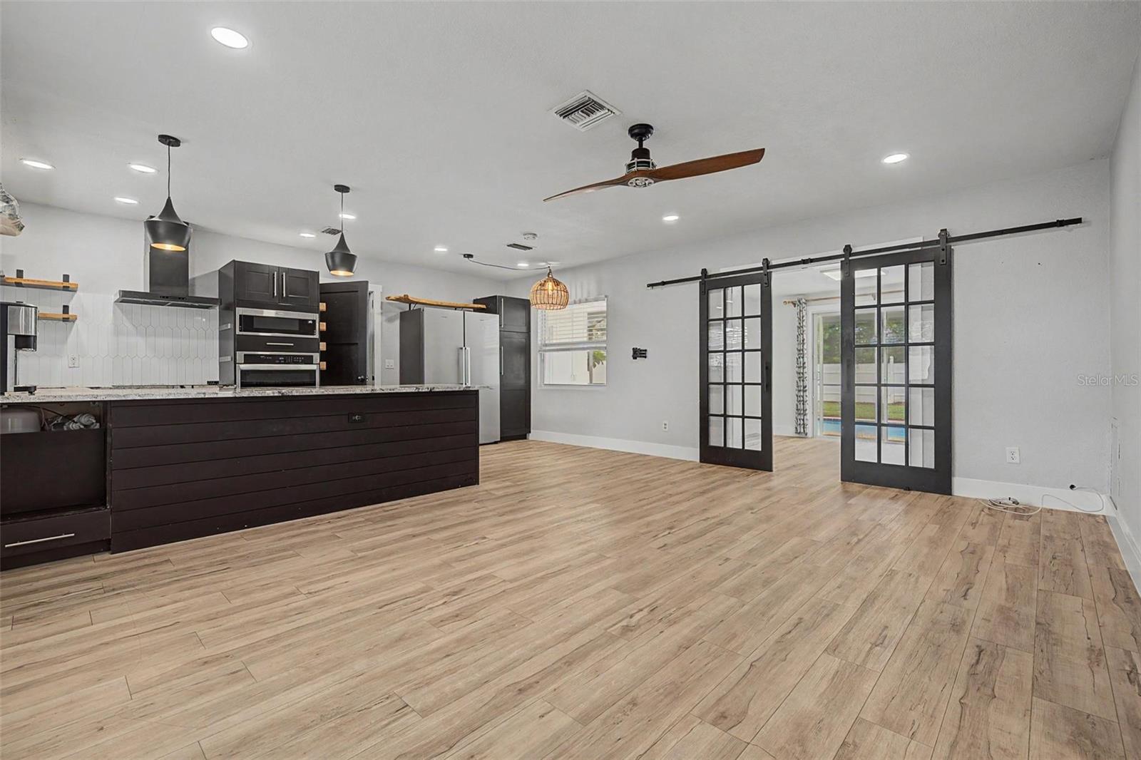 1304 PARKWOOD ST — photo 5