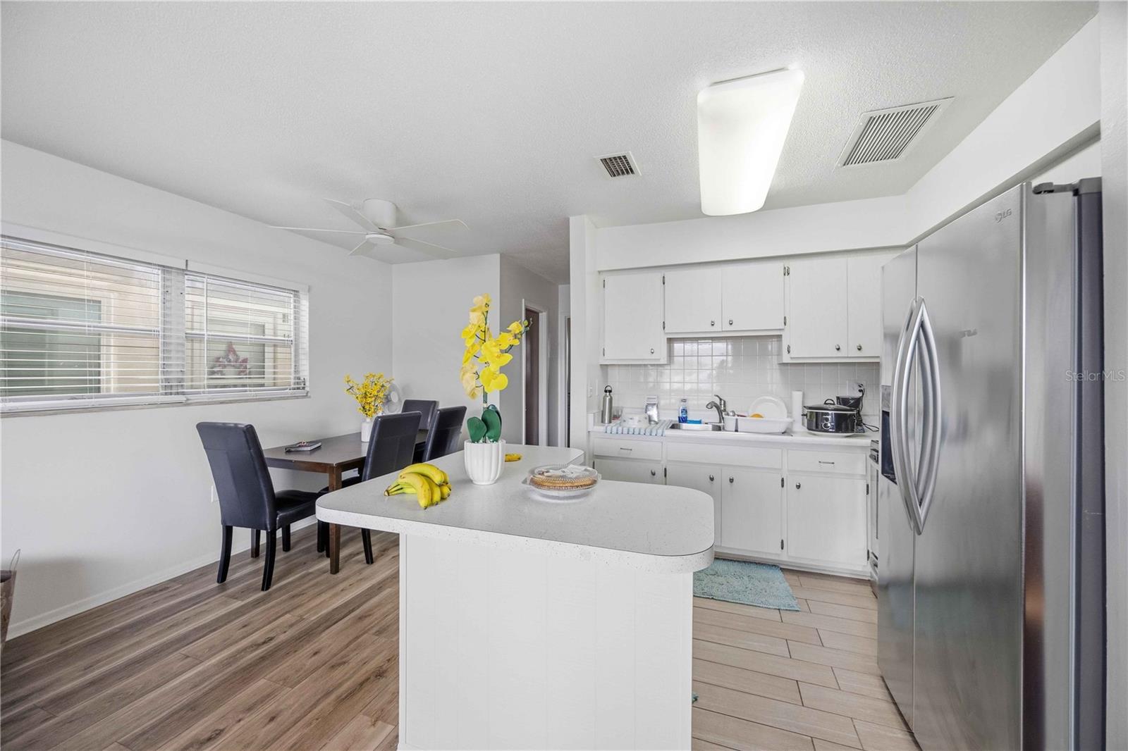 525 MANATEE CT #10 — photo 3