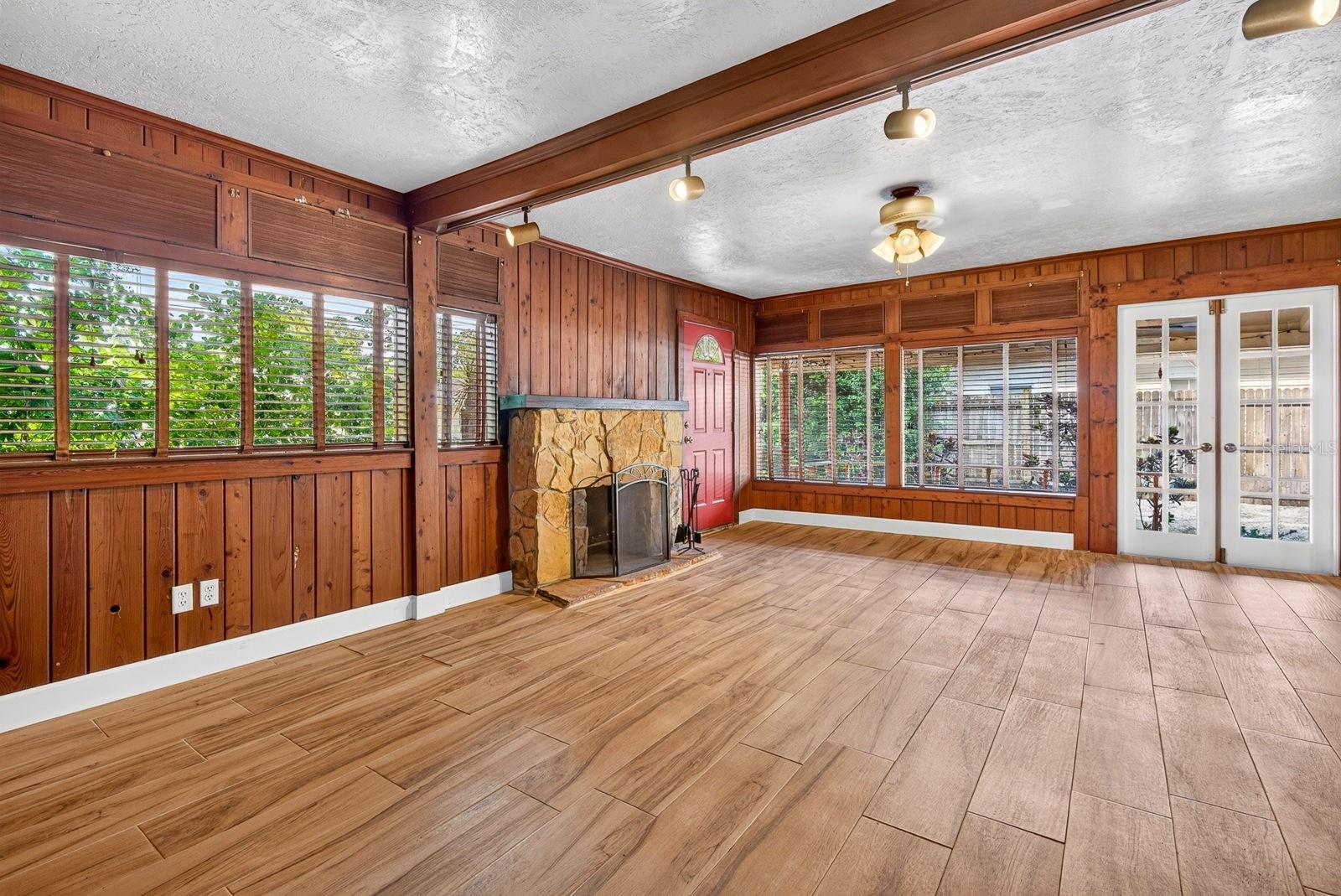 2837 FOREST LN — photo 8