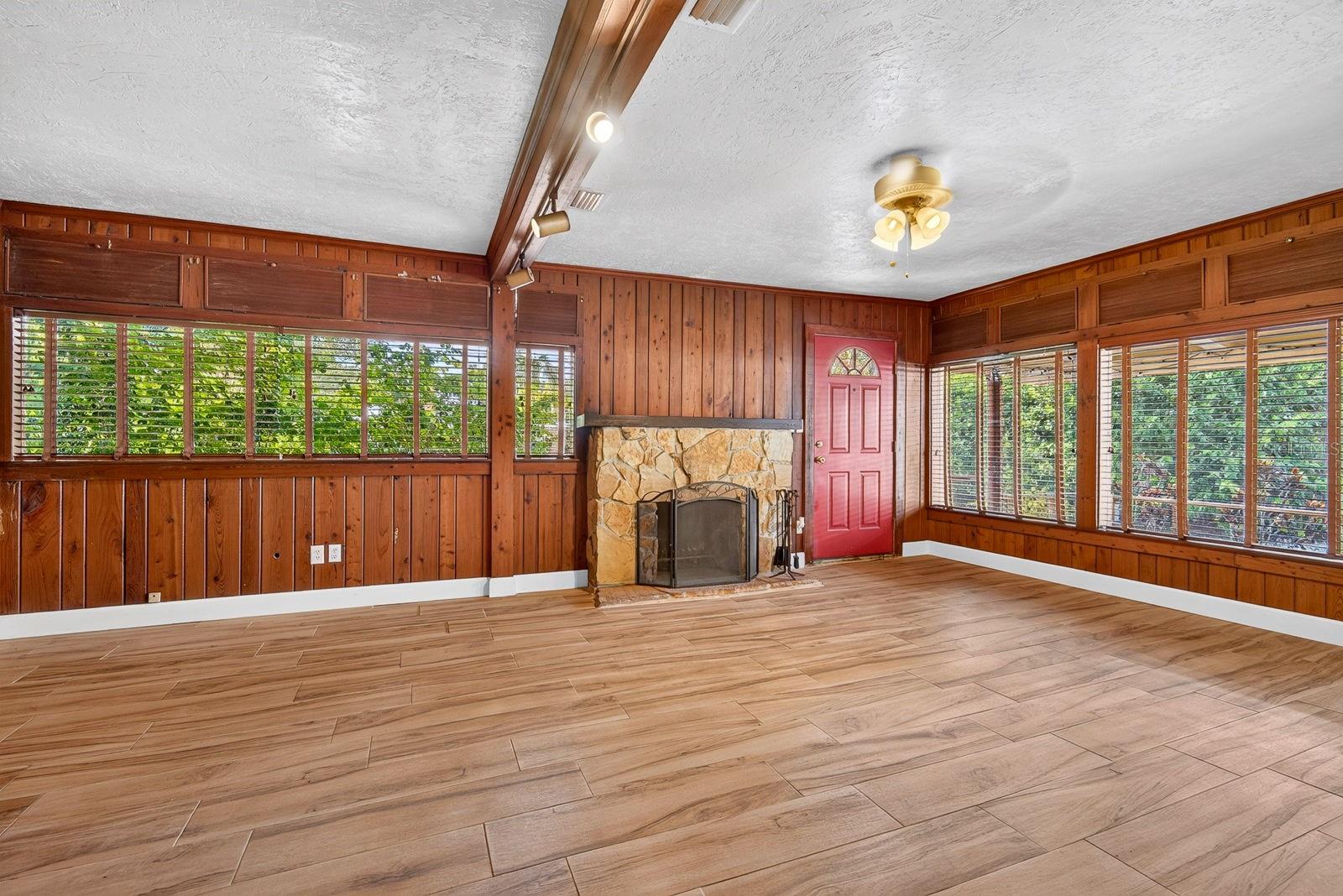 2837 FOREST LN — photo 9