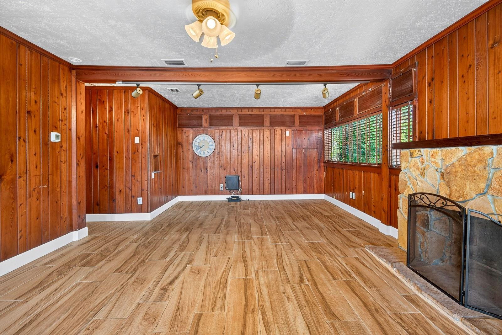 2837 FOREST LN — photo 7