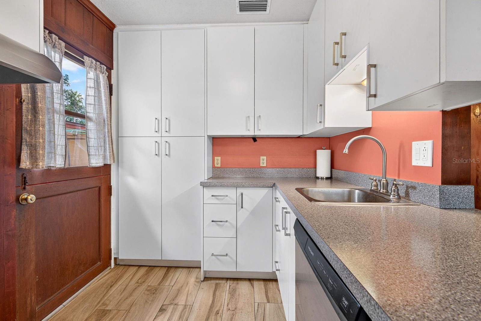 2837 FOREST LN — photo 12