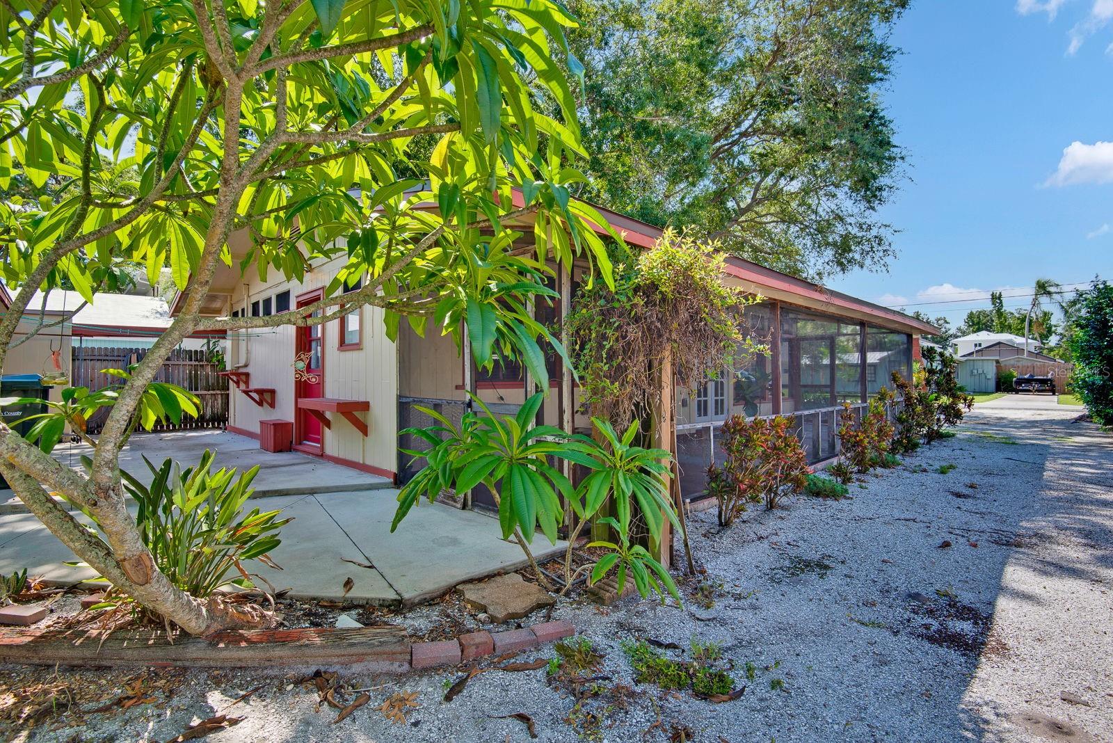 2837 FOREST LN — photo 29