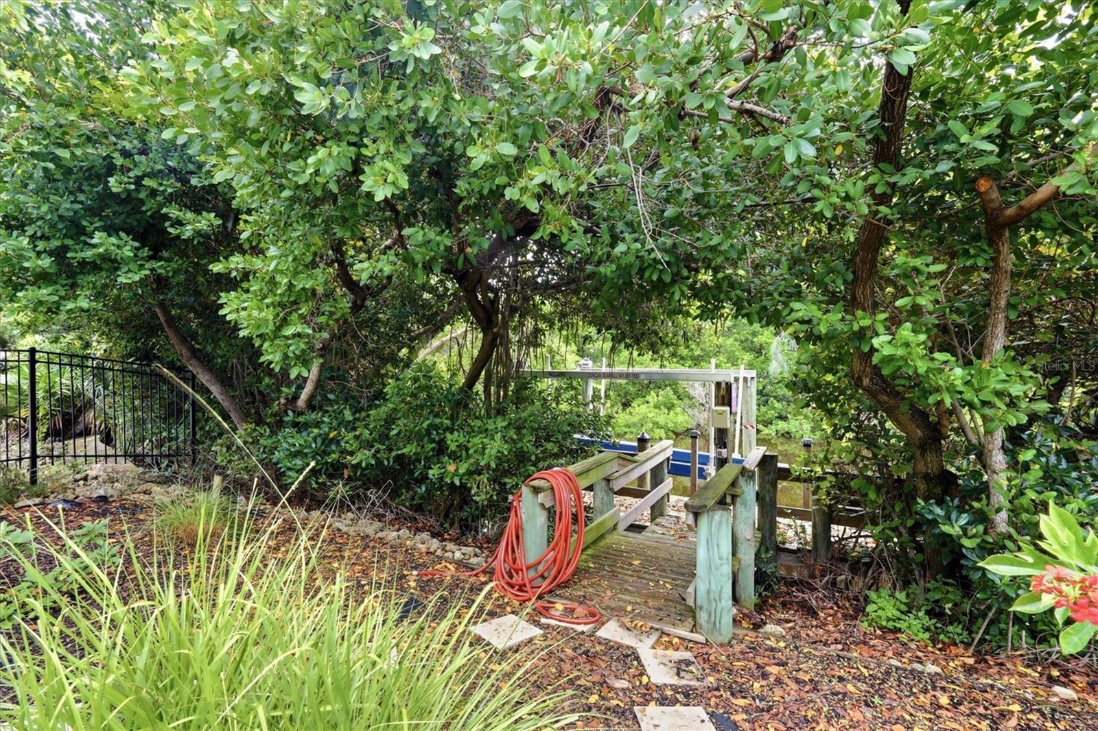 18050 WOODEN SKIFF CT — photo 35