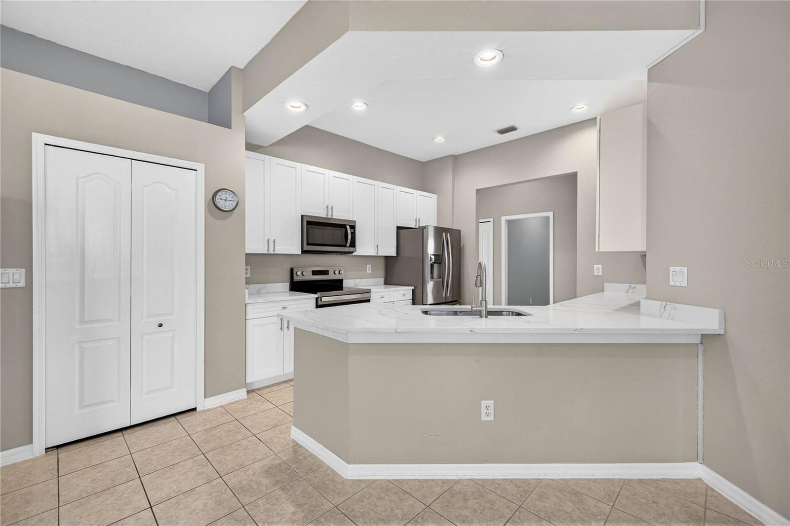 22953 BAY CEDAR DR — photo 9