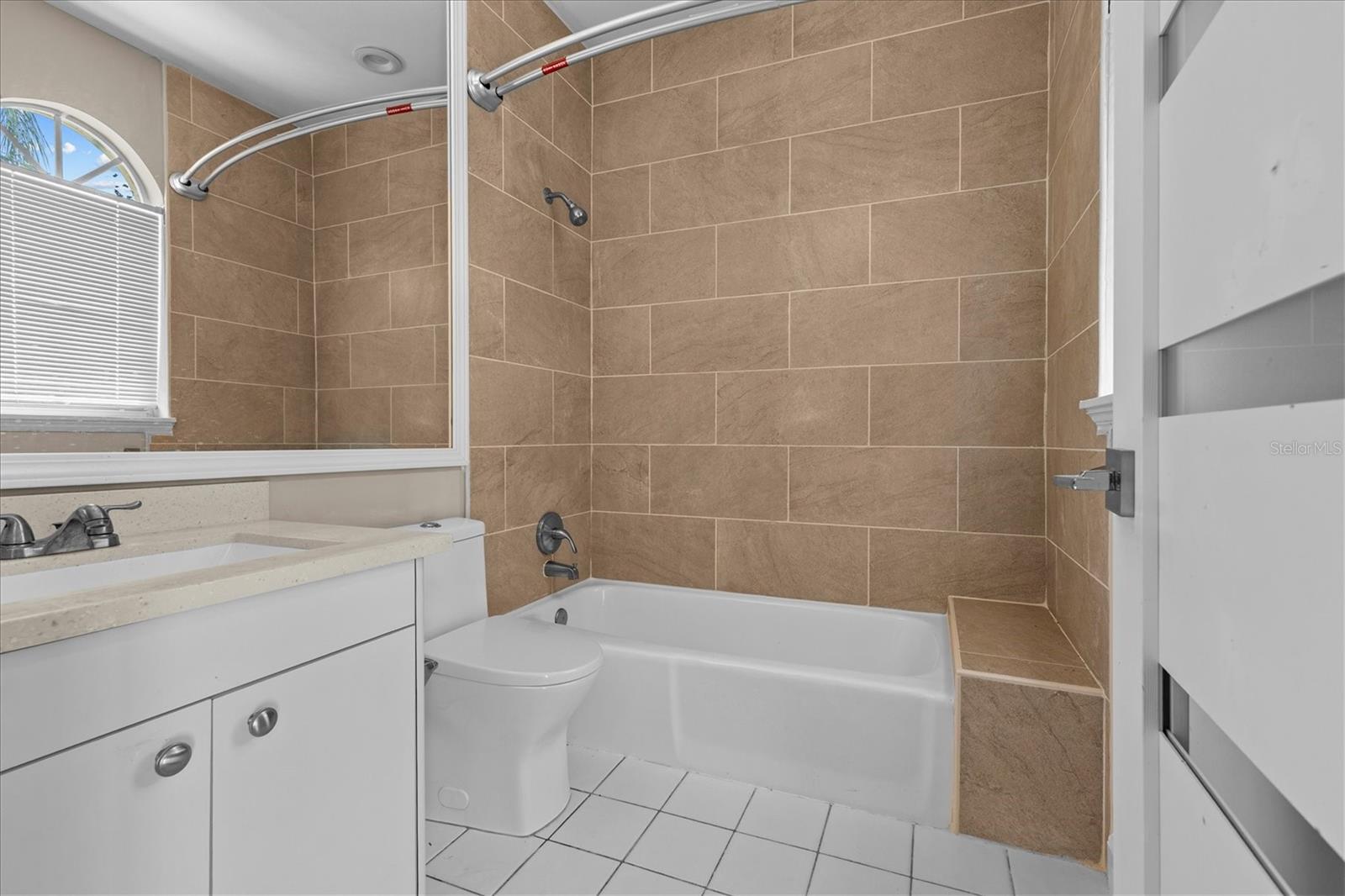 5914 LA ROSA LN — photo 47