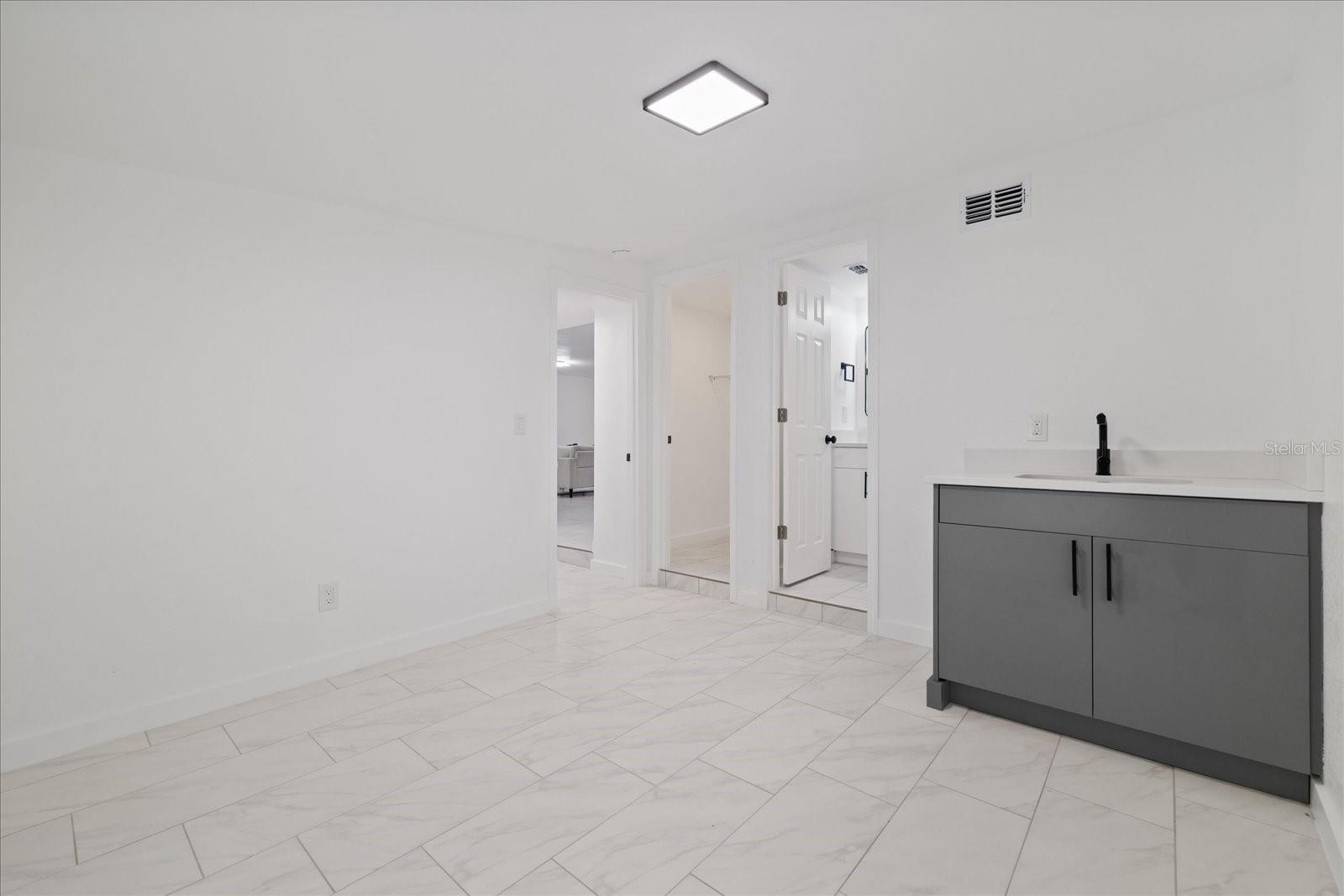 110 VIRGINIA AVE — photo 18