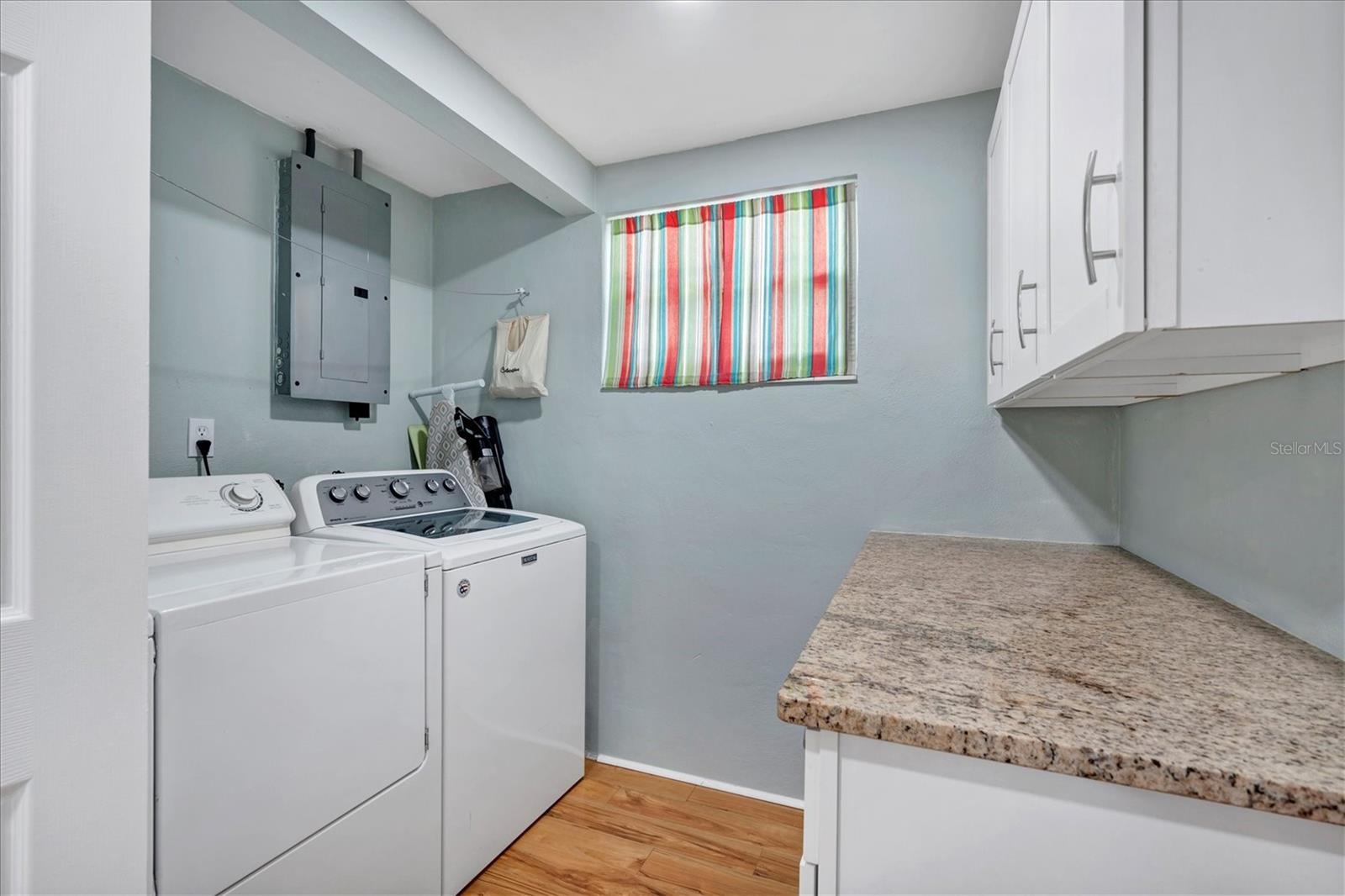 401 LEACH ST — photo 18