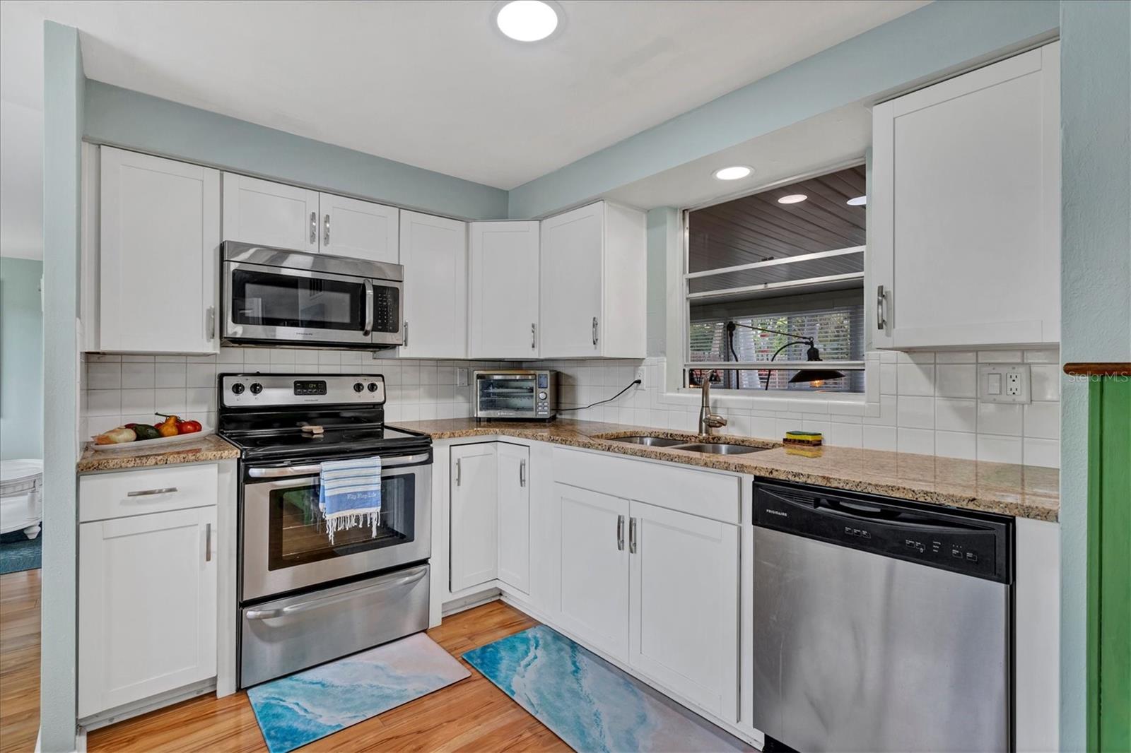 401 LEACH ST — photo 3