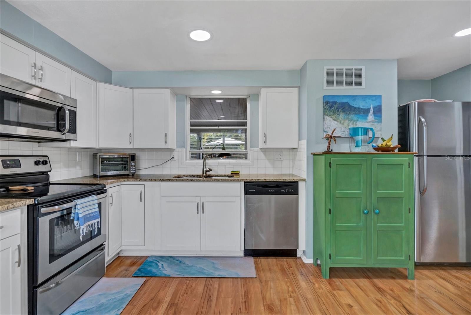 401 LEACH ST — photo 14