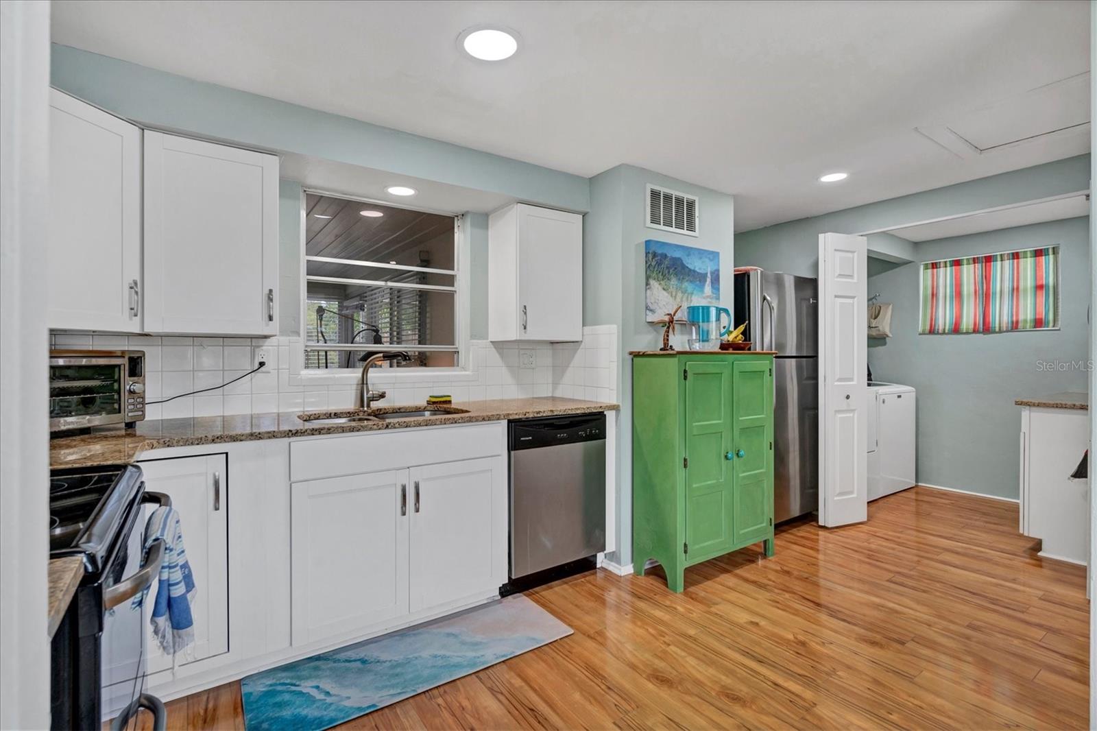 401 LEACH ST — photo 13