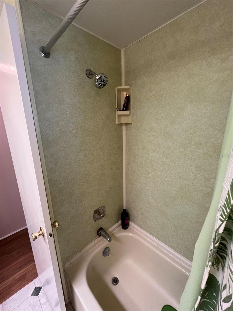 423 CERVINA DR — photo 28
