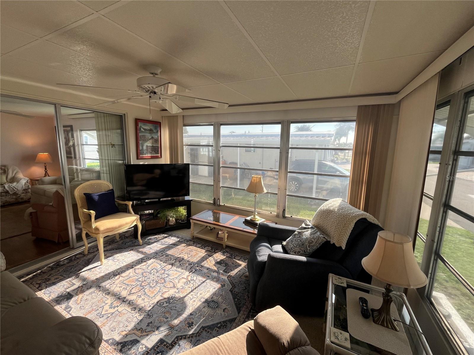423 CERVINA DR — photo 22
