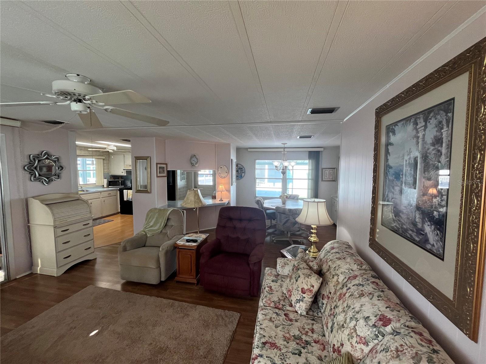 423 CERVINA DR — photo 9