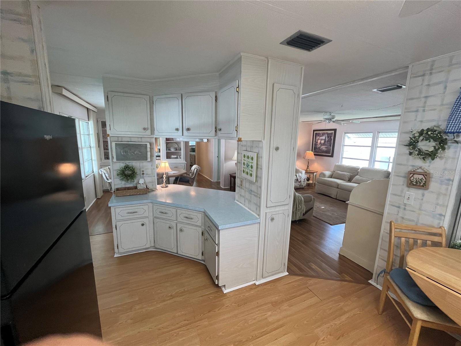 423 CERVINA DR — photo 18
