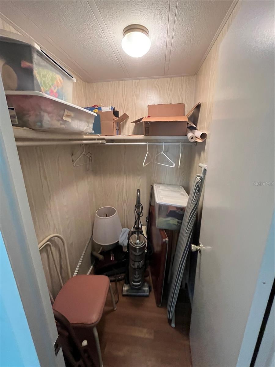 423 CERVINA DR — photo 33