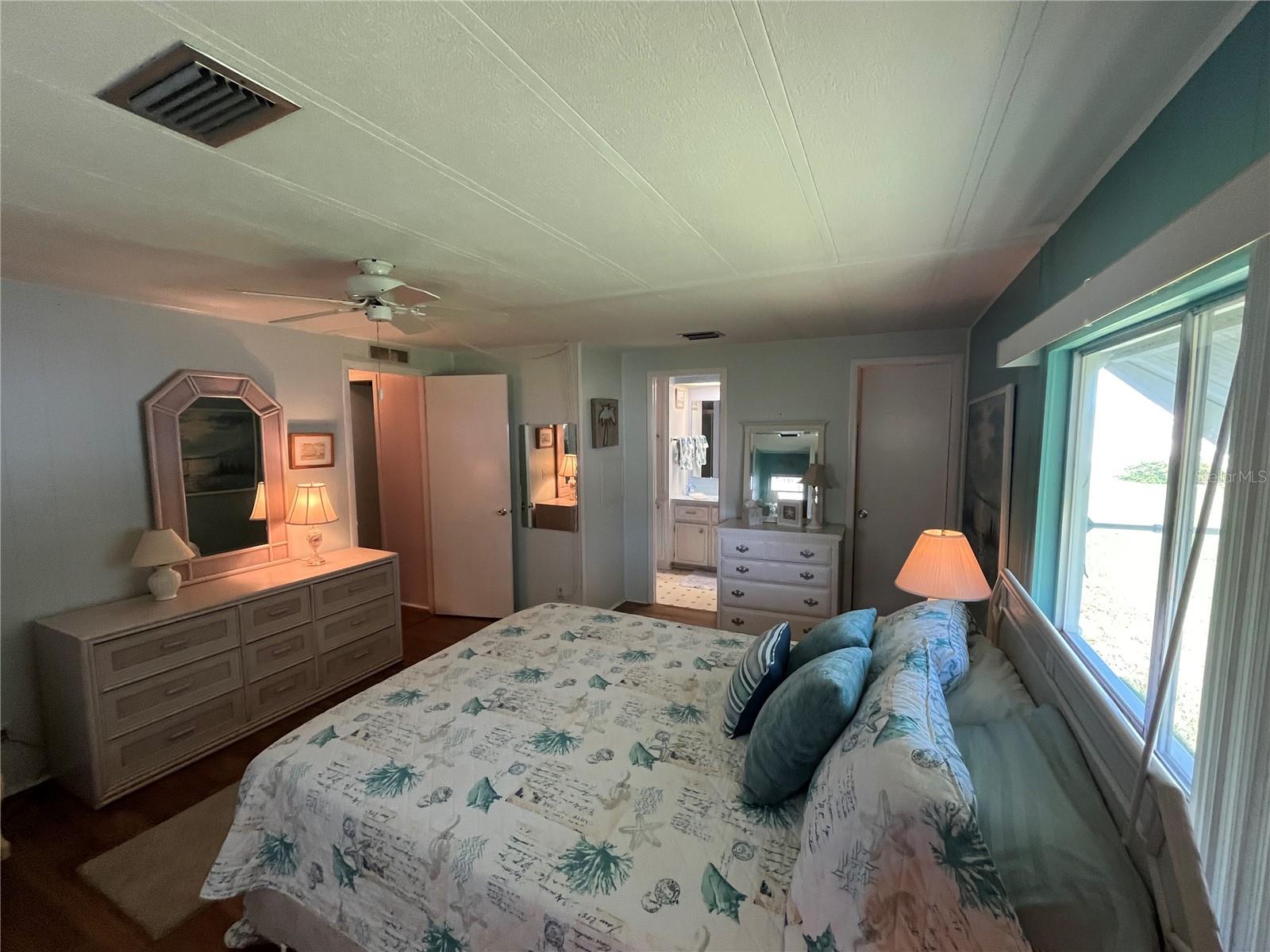 423 CERVINA DR — photo 32