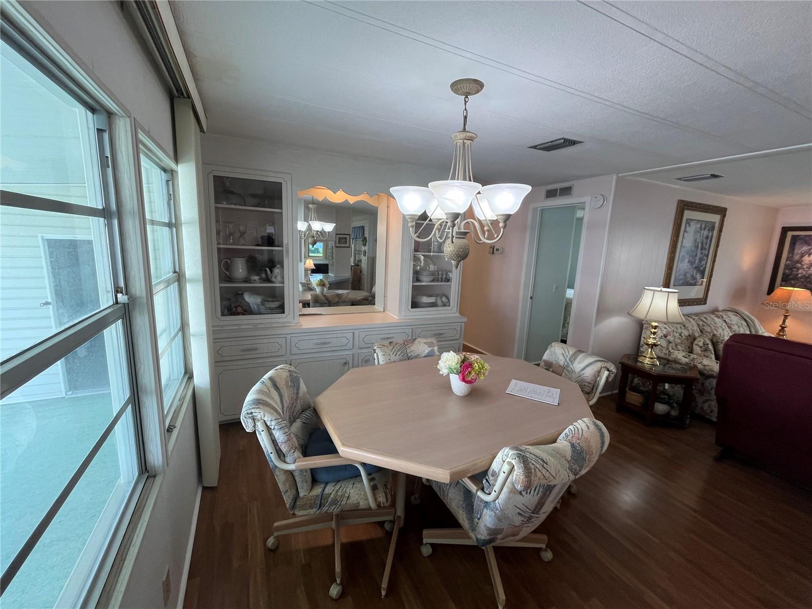423 CERVINA DR — photo 20