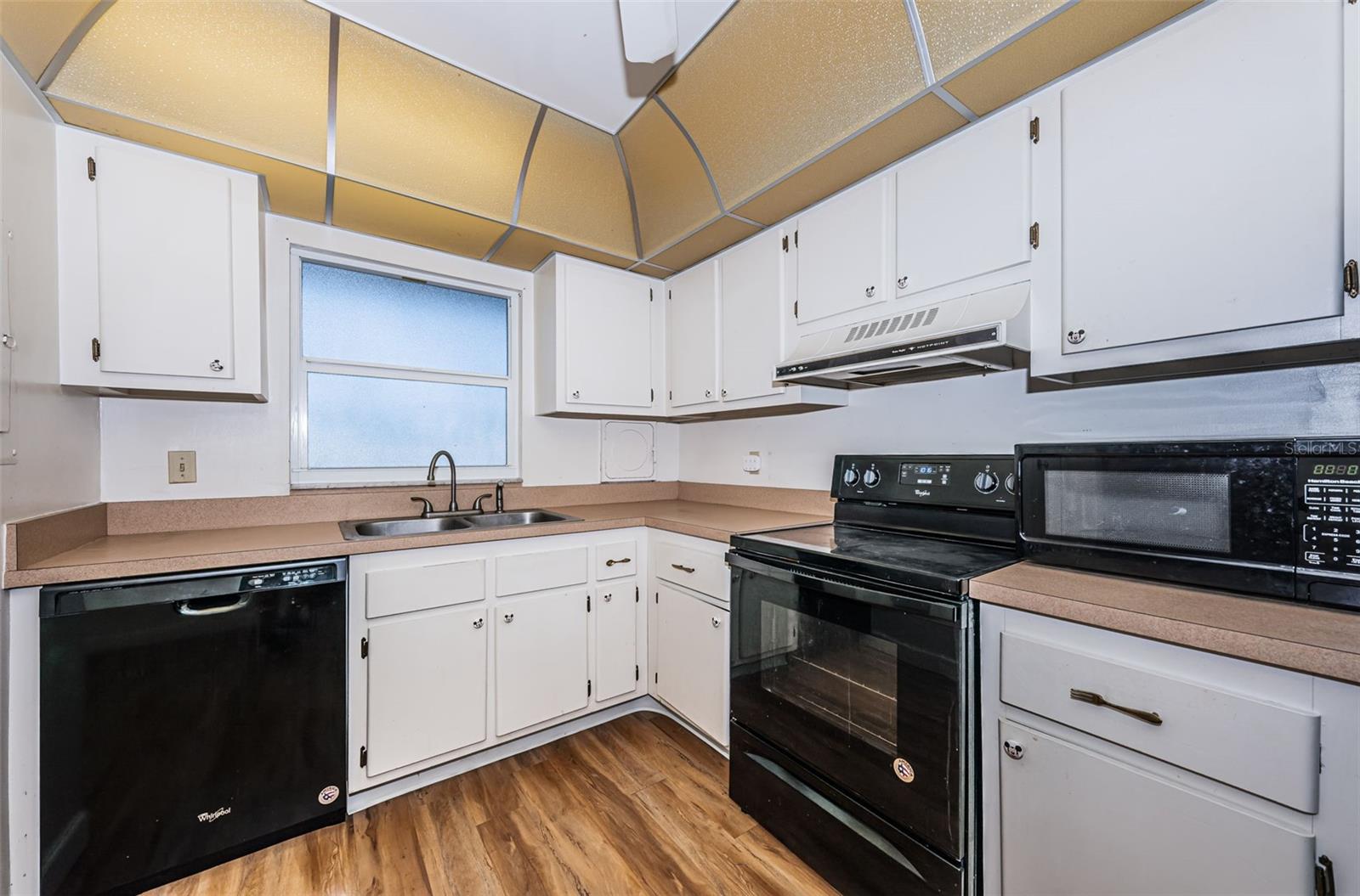 700 BEACH DR NE #308 — photo 32