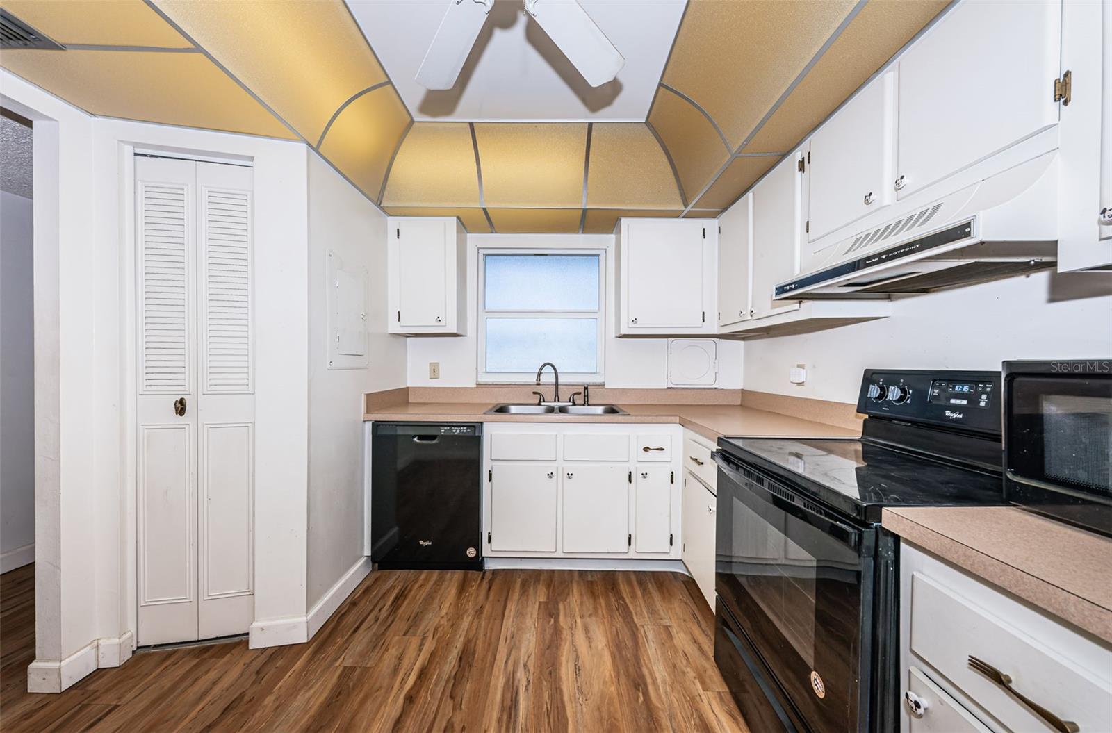 700 BEACH DR NE #308 — photo 28